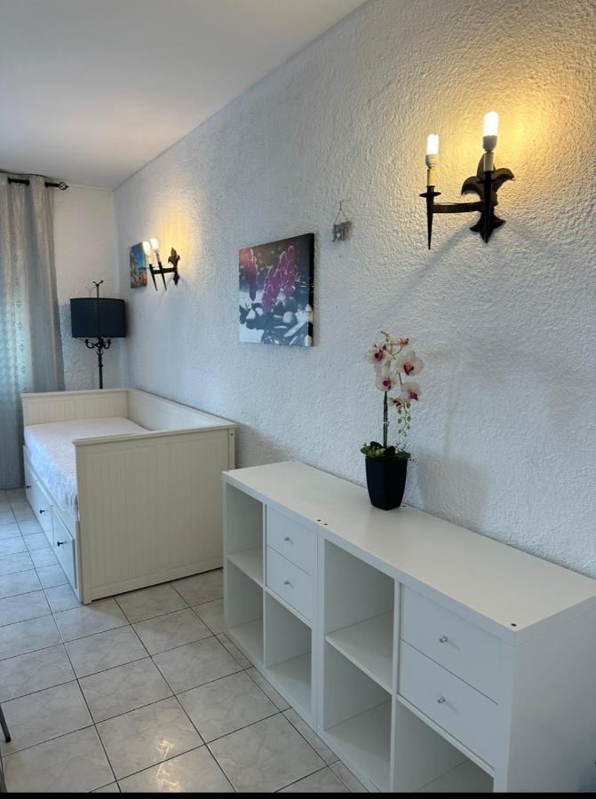 Quarteira Home Beach Ferias Tranquilas A 1Km Da Praia Totalmente Renovado Exterior photo