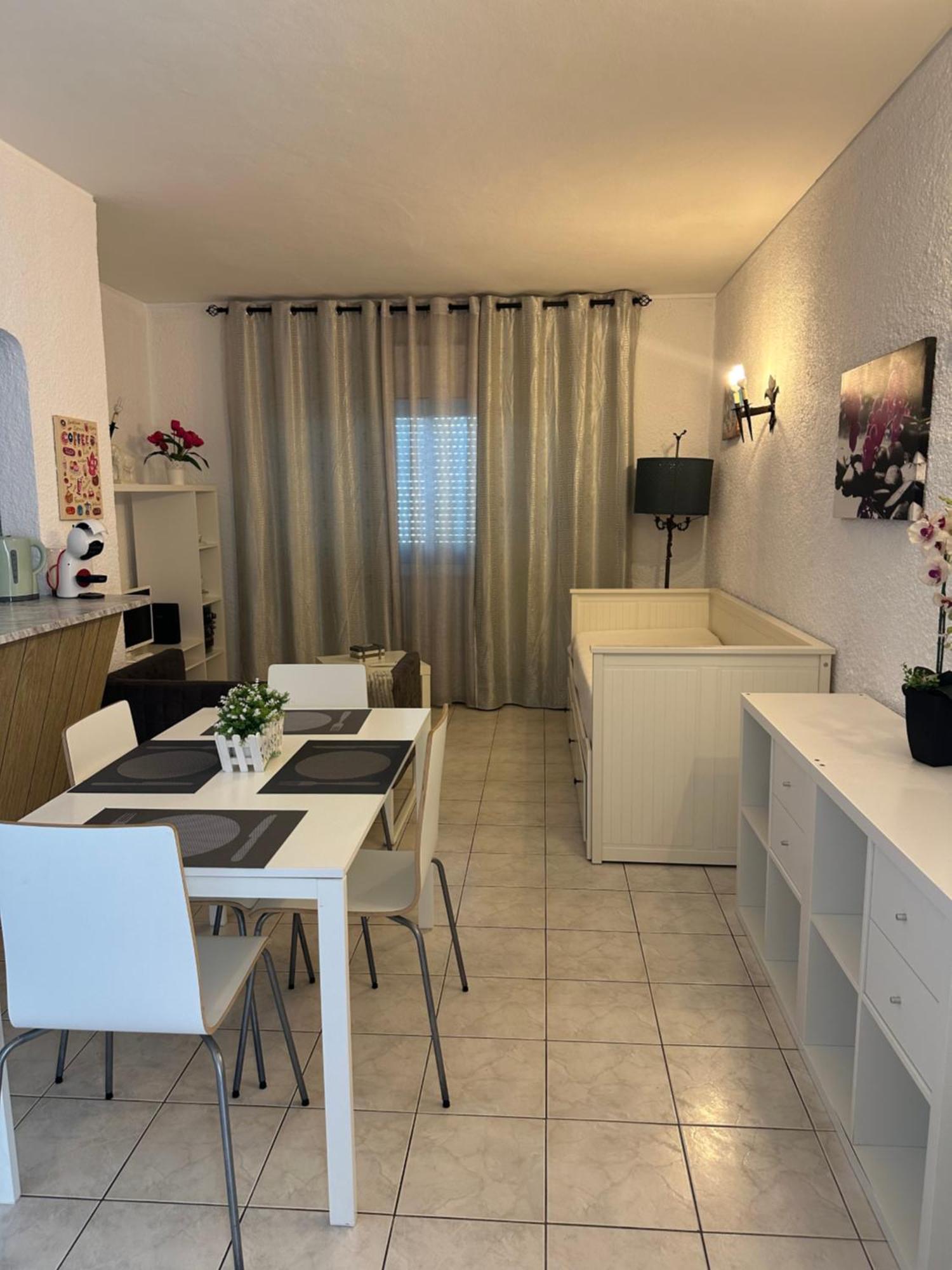 Quarteira Home Beach Ferias Tranquilas A 1Km Da Praia Totalmente Renovado Exterior photo